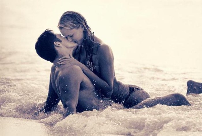 Kiss on the sea