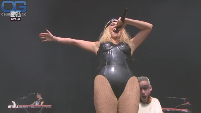 Singer Kesha naked