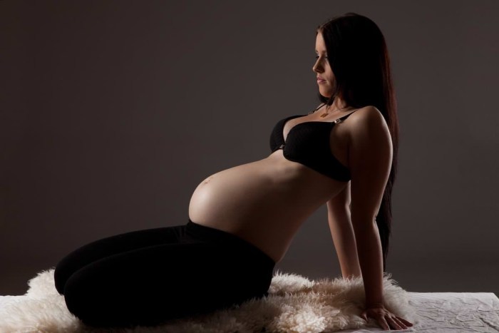 Naked pregnant girls