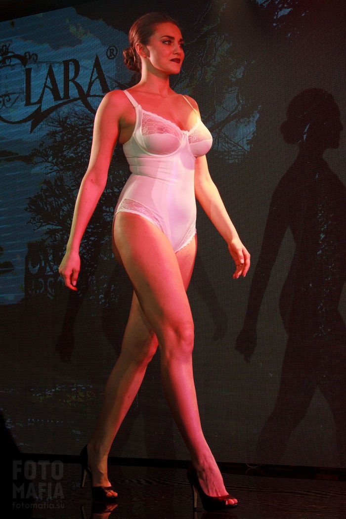 Photomafia show erotic linen