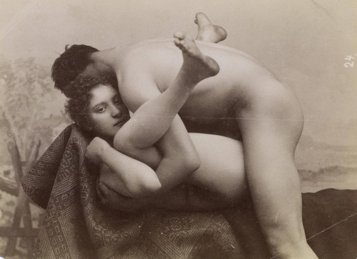 A lot of naked female asses retro