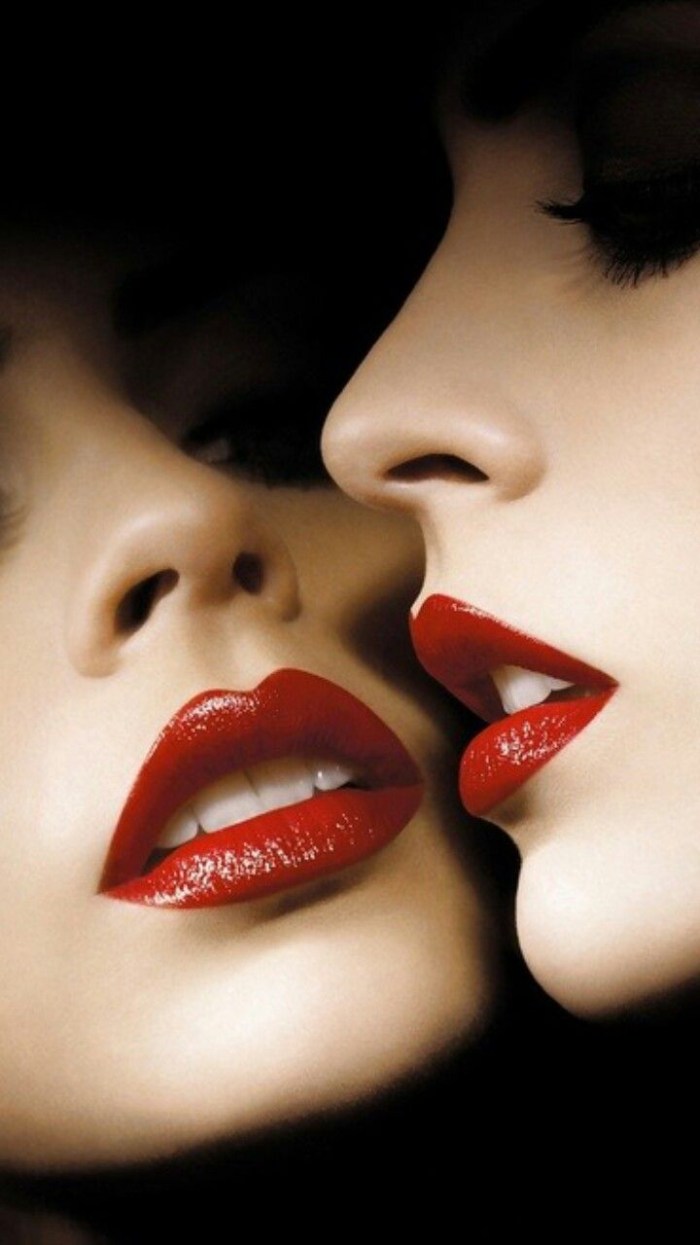 Women's kiss