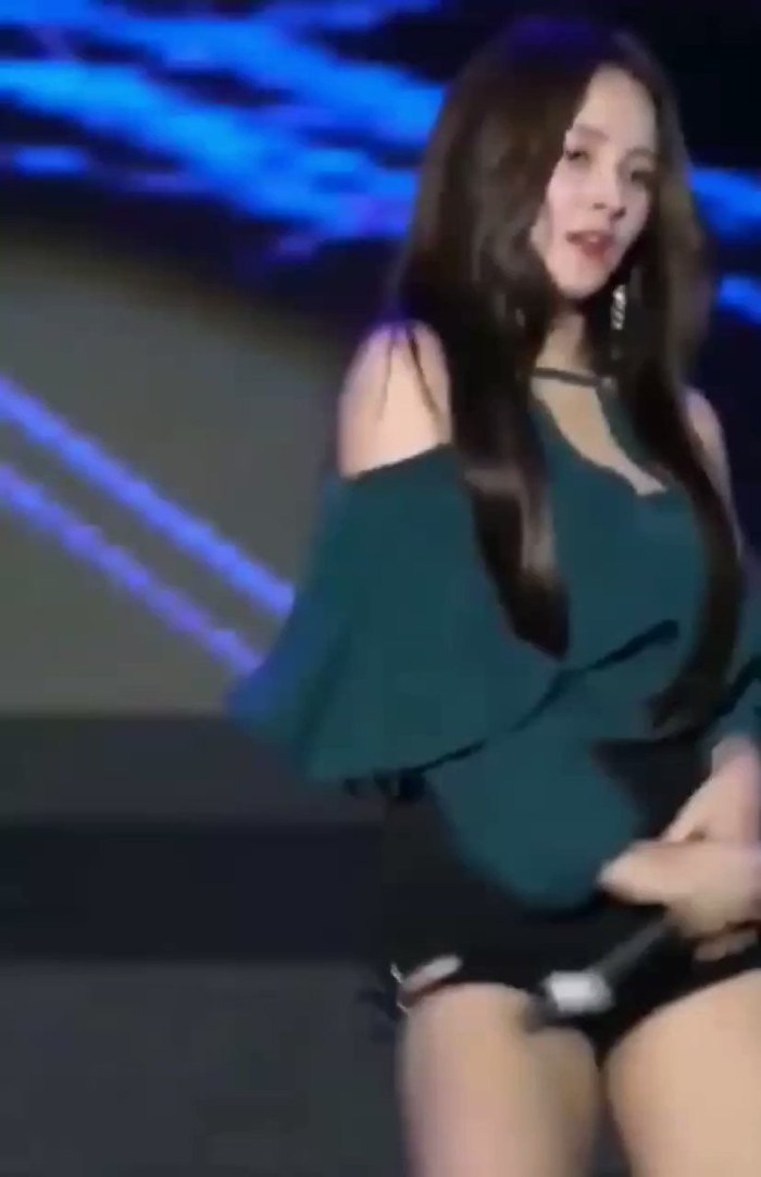 Momoland without protective shorts