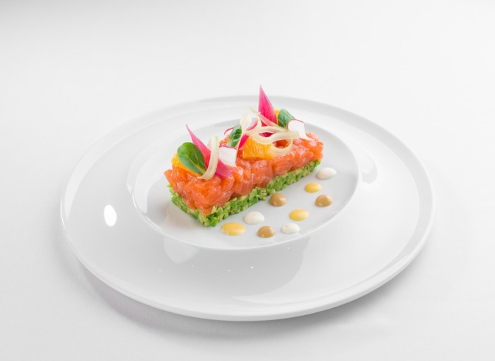 Salmon tartar in a restaurant