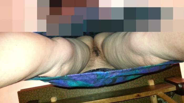 Butt of mothers under a skirt