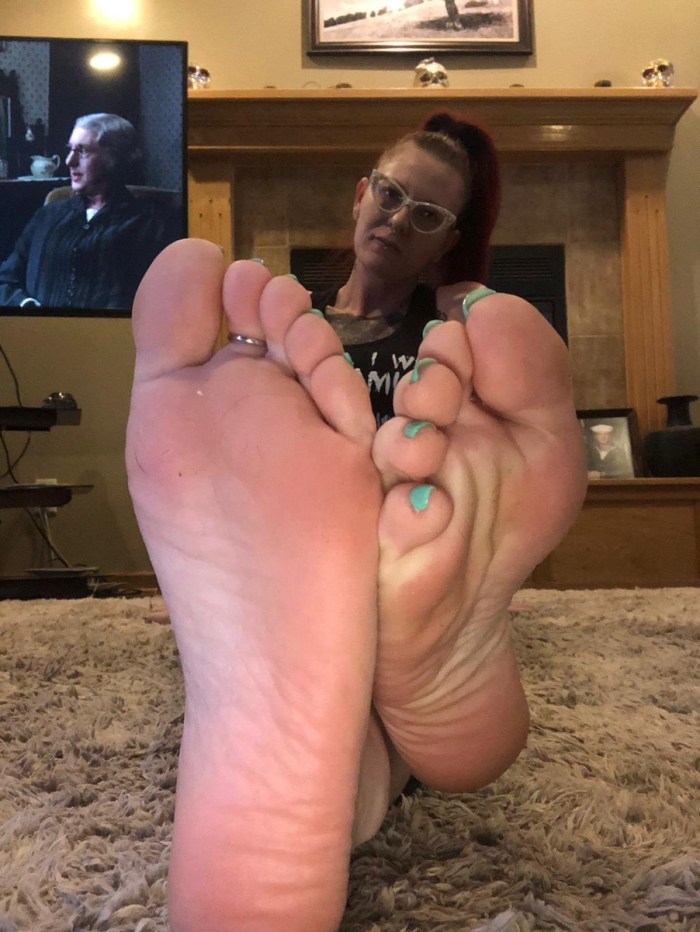 Feet Sniffing