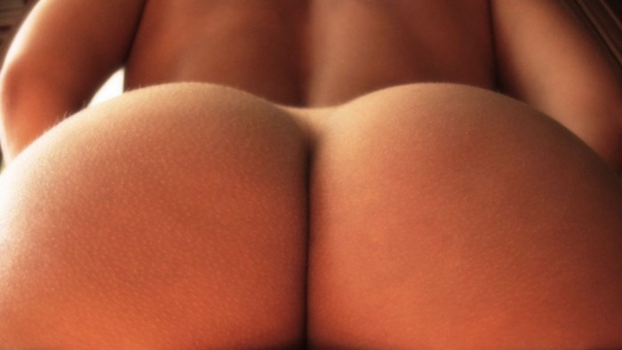 Skinny butt in oil