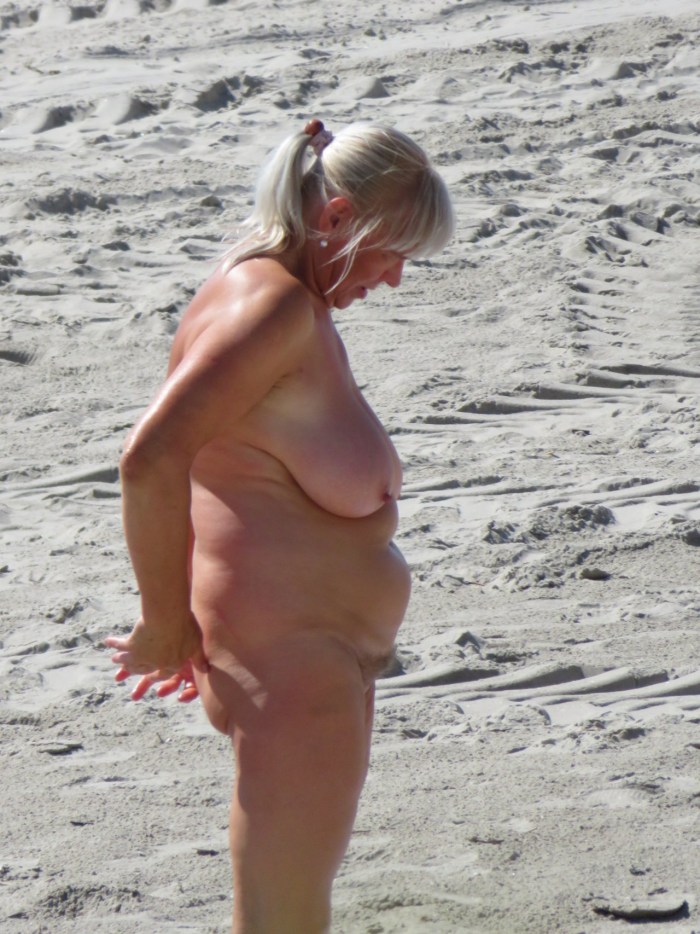 Fucking mature women on the beach