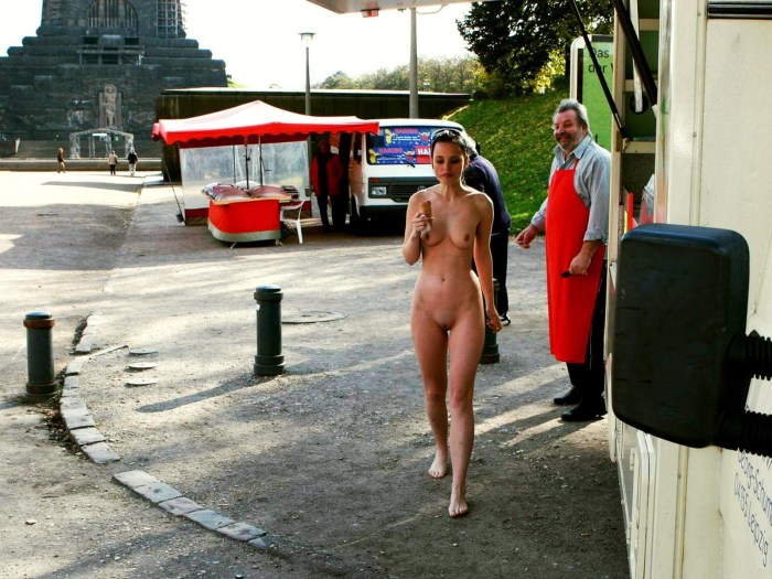 Naked woman Show Pussy in Public Place