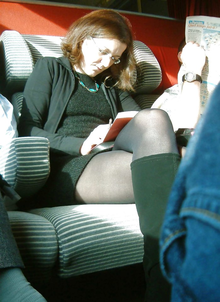 Boin legs on an airplane