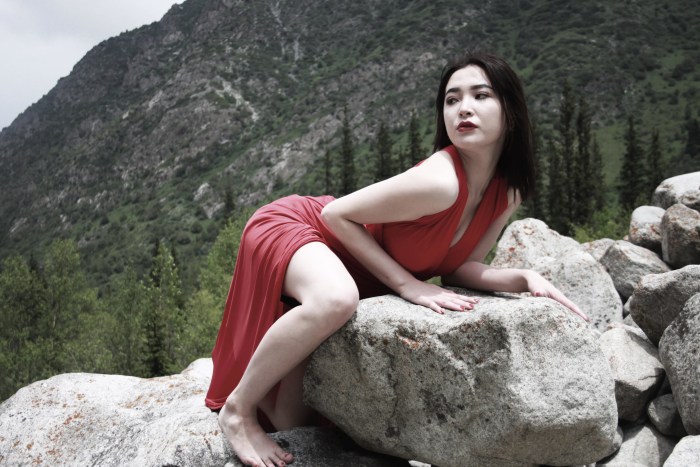 The old Asian women are private