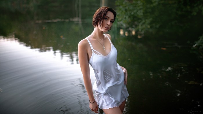 Sandra Bullock in a wet T -shirt