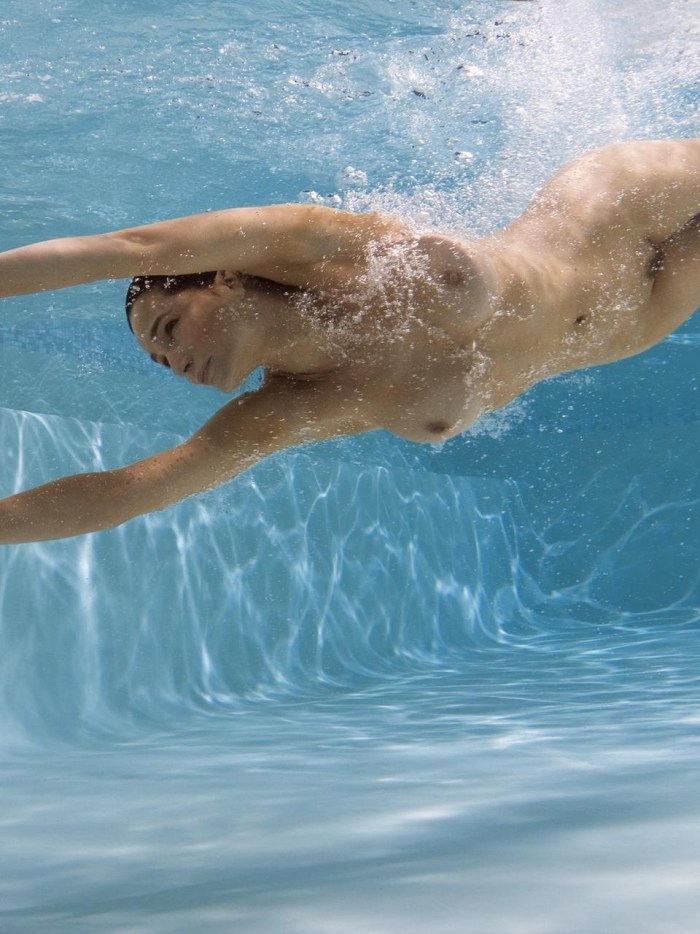 Submarine swimming of a woman nude