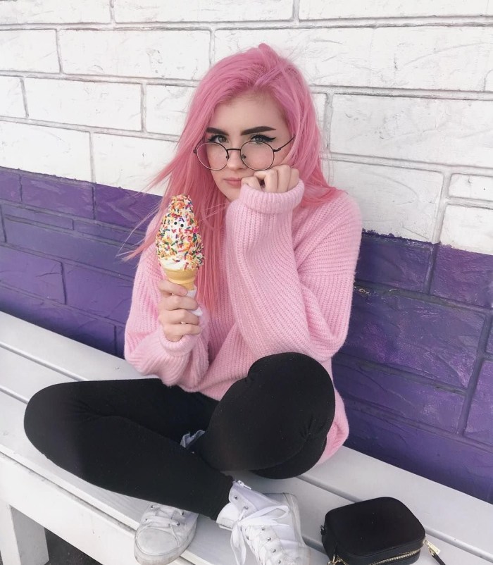 Bongakams pink hair