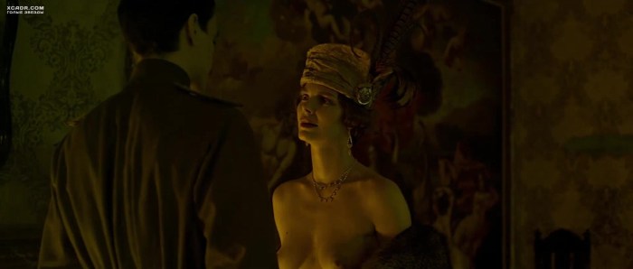 Elizabeth Mahul naked