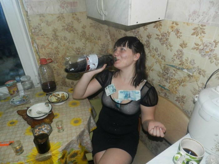 Castles from social networks of women