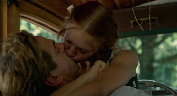 Dominic Swayne and Jeremy Irons kiss