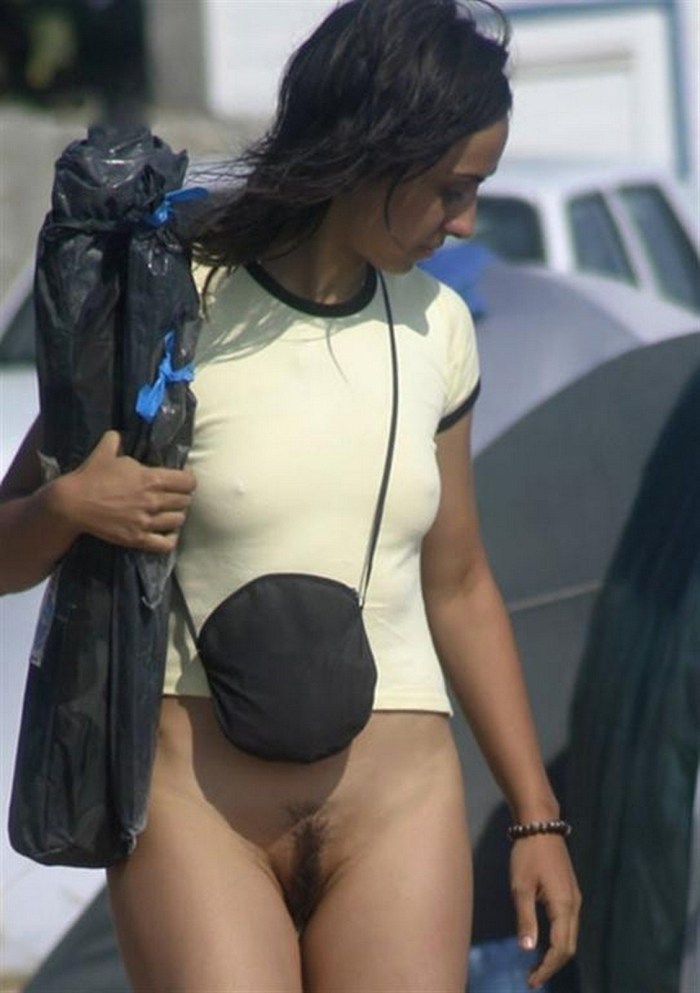 Britney Spears without panties in the car