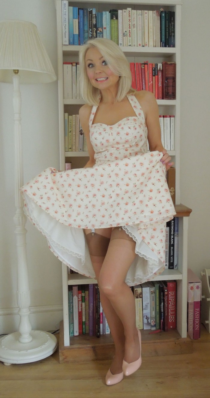 The blonde takes off the dress