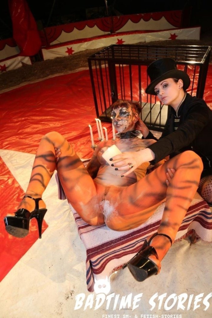 Naked girls in the circus arena
