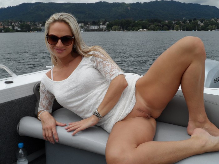 Amateur Girlfriends AMP Wves Upskirts Without Panties