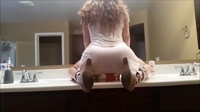 Blonde pornography in the shower