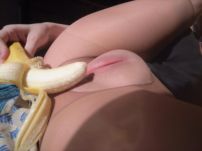 The vagina of the girl is banana