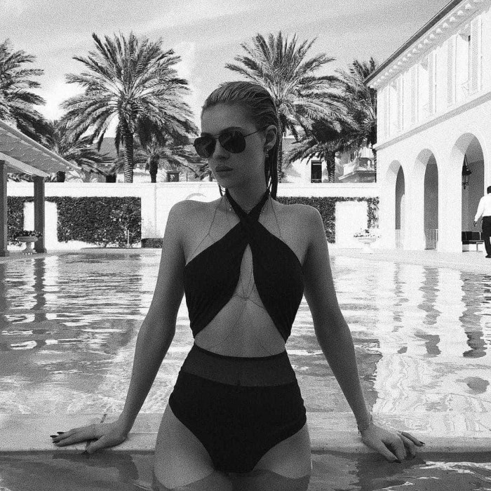 Nicola Ren Hot