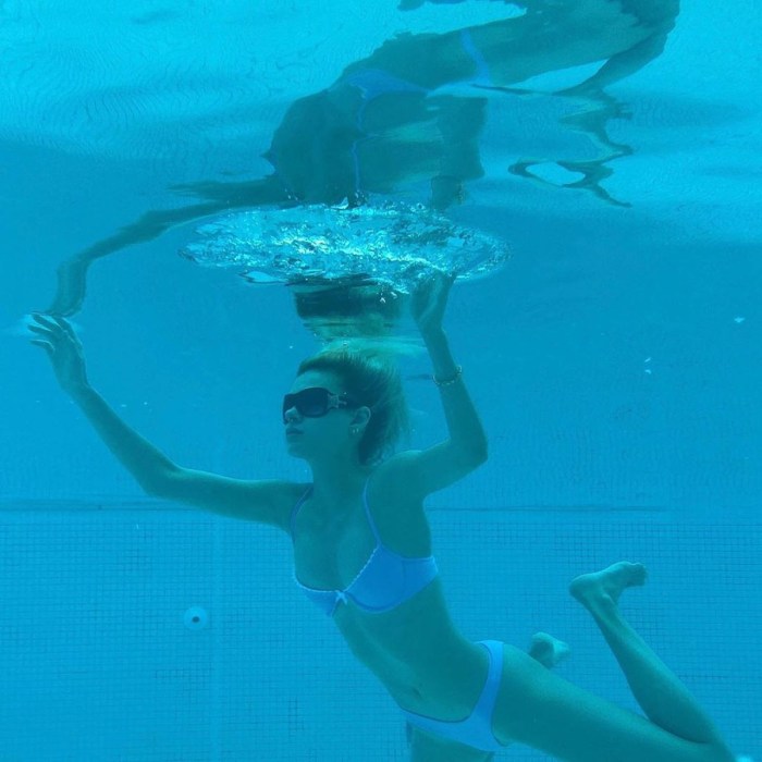 Girl in the pool underwater