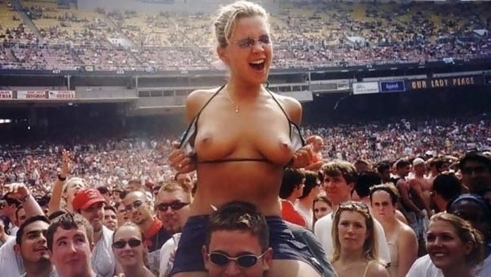 I exposed my chest at the concert