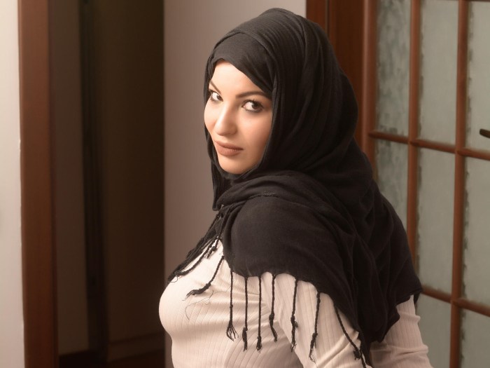 Naked busty arabic in a scarf