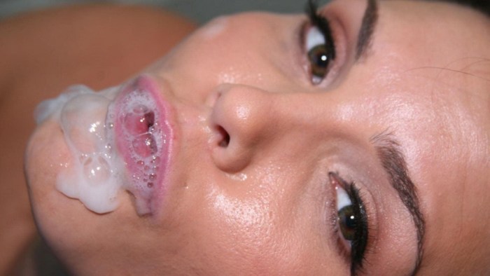 Thick cumshots on the lips