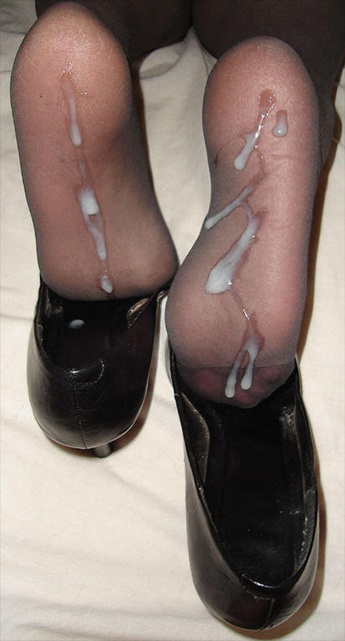 Cum on the feet in shoes
