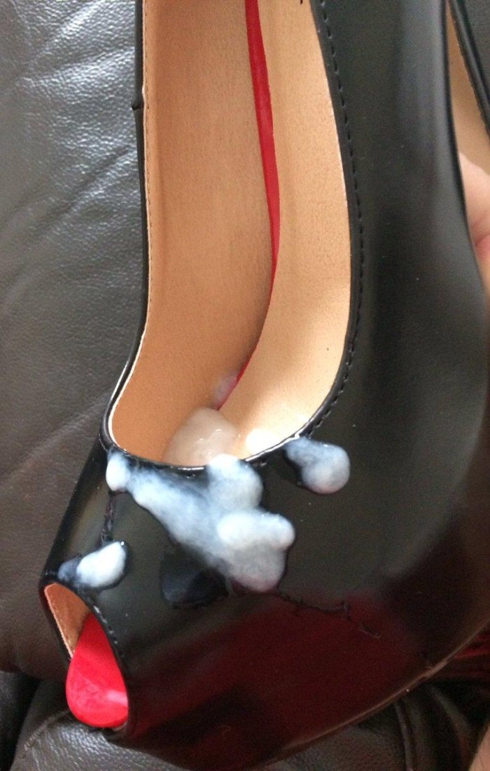Amateur cum on shoes