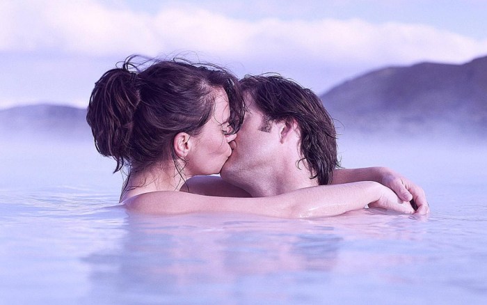 Lovers at sea