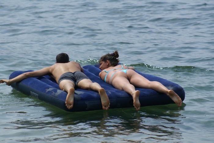 Passionate kisses on the beach