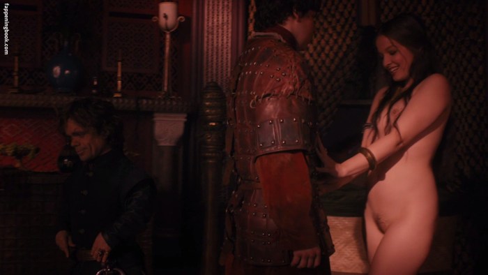 Rose McGowan naked xxx