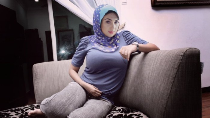 Thong girls of the hijabe