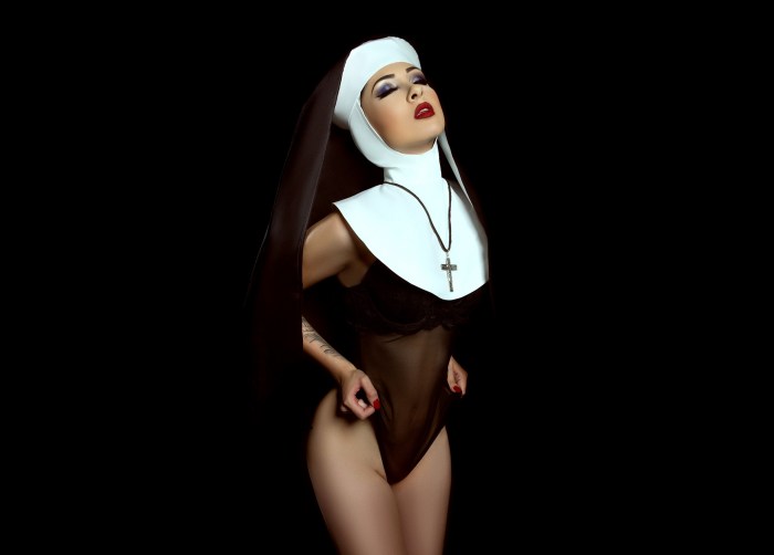 Sandra Arabian in hijab 18