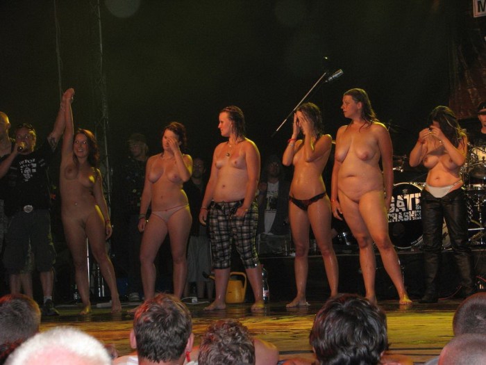 Michaela Shefer on stage naked