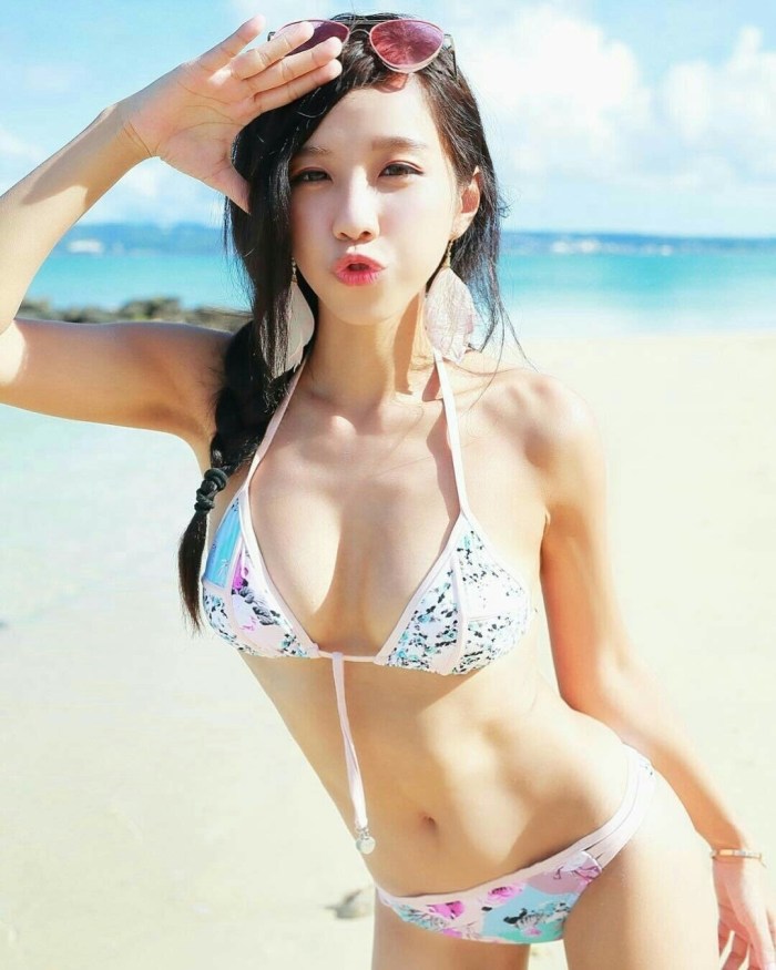 Sayumi Mitisige Bikini