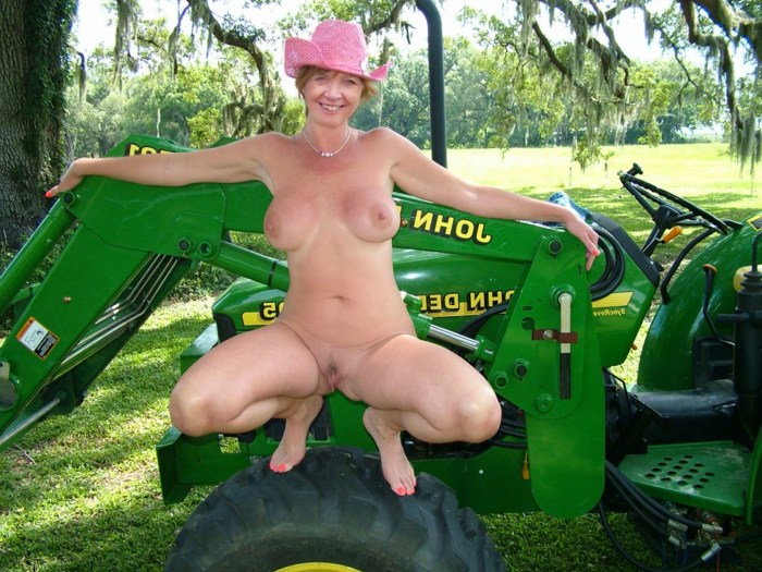 Amateur naked outdoor