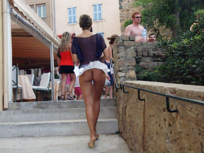 Girls in skirts without panties