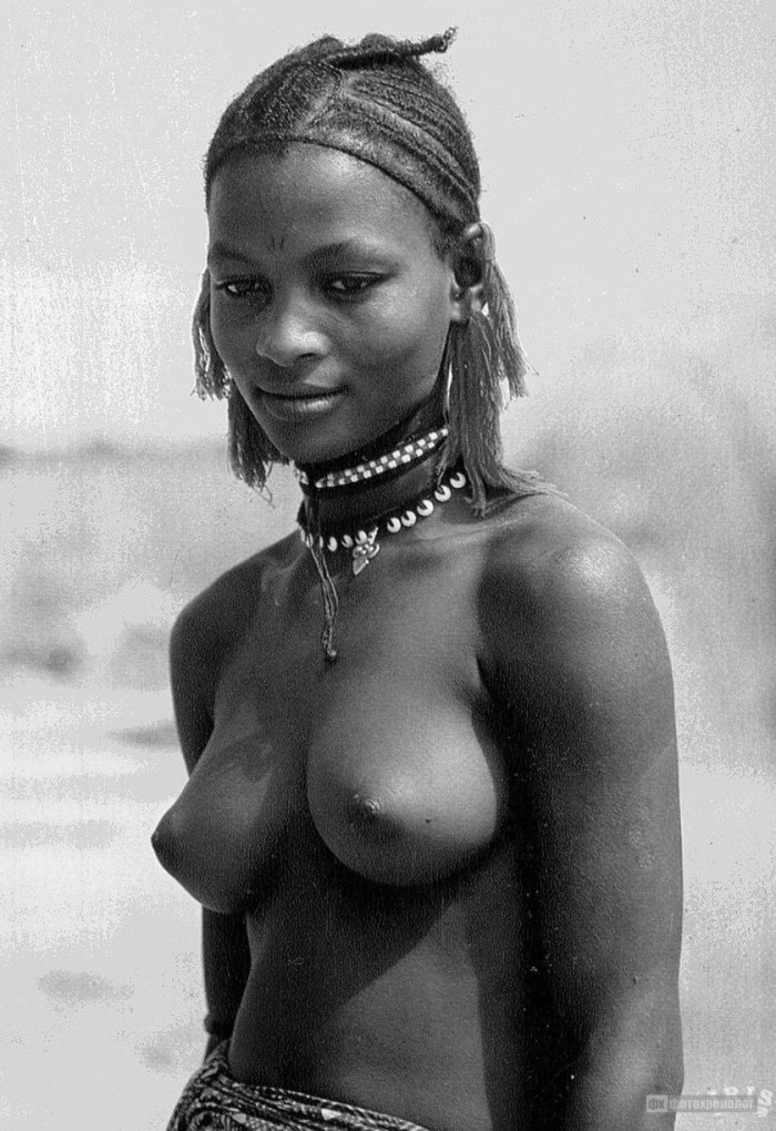 Ebony Girl is a thin hairy naked