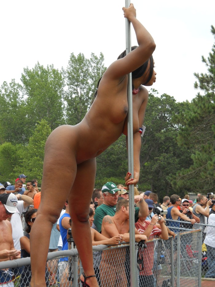Esperans Gomez striptease