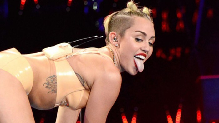 Miley Cyrus 2020 on stage