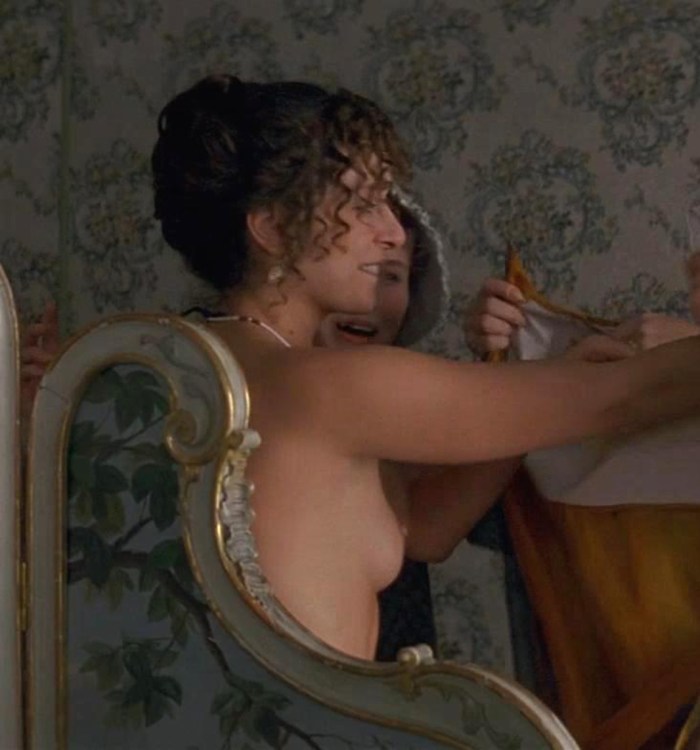 Isabella Ferrari in erotic scenes