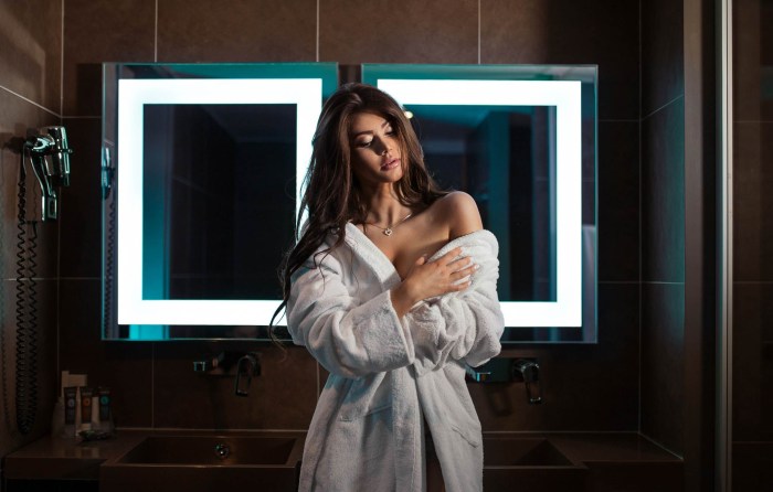A kiss in a jacuzzi