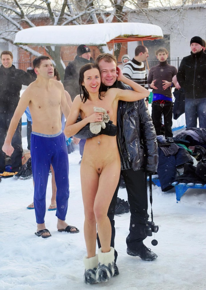 Winter exhibitionists
