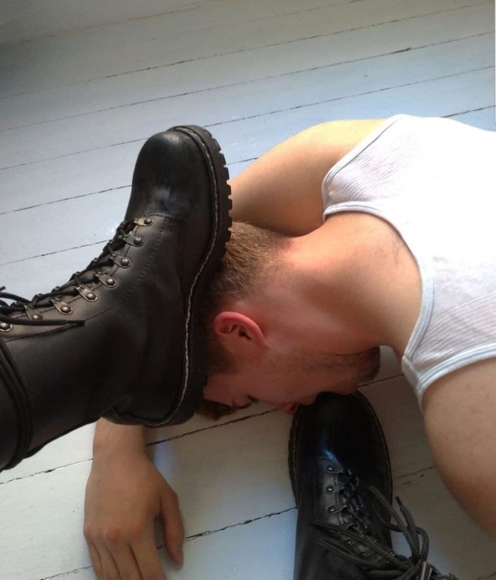 Boots Sniffing